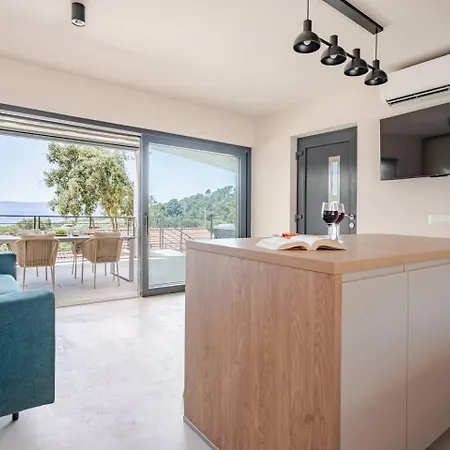 Vakantiehuis Sea View House With Jacuzzi - Casa Bianca Brac