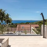 בית נופש Sea View House With Jacuzzi - Casa Bianca Brac *